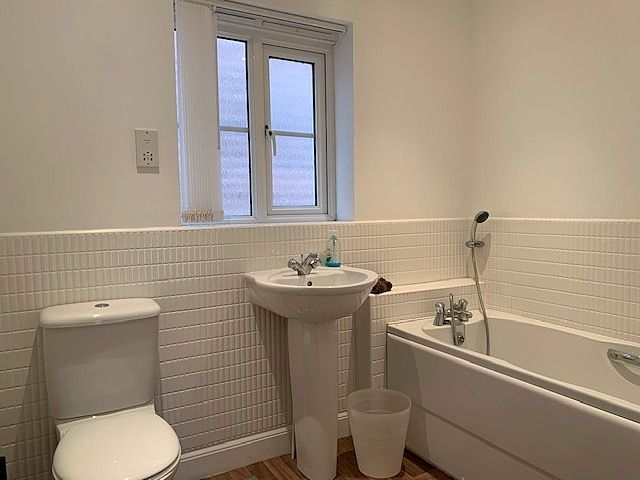 3 bedroom detached house For Sale in Bishop Auckland - Family Bathroom.