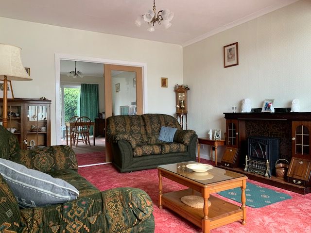 4 bedroom detached bungalow For Sale in Bishop Auckland - Lounge.