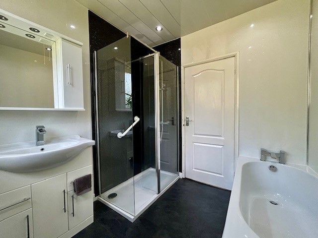2 bedroom detached bungalow For Sale in Bishop Auckland - Bathroom.
