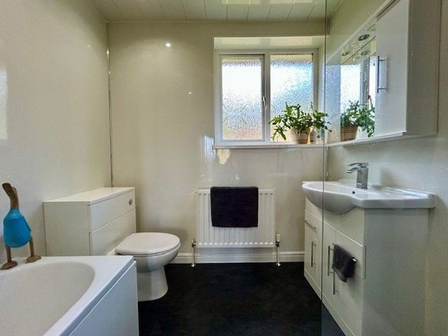 2 bedroom detached bungalow For Sale in Bishop Auckland - Bathroom.