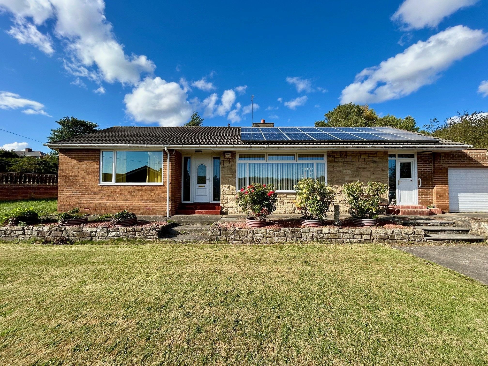 2 bedroom detached bungalow For Sale in Bishop Auckland - Property photograph.