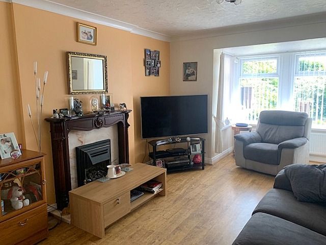 3 bedroom mid terraced house For Sale in Bishop Auckland - Lounge.