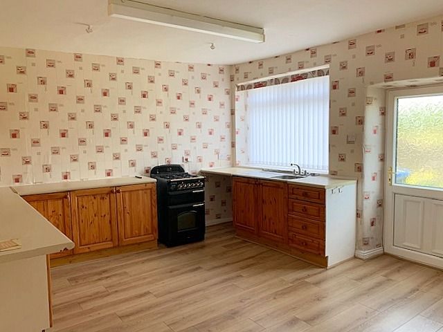 3 bedroom detached house Sale Agreed in Escomb, Bishop Auckland - Kitchen Diner.