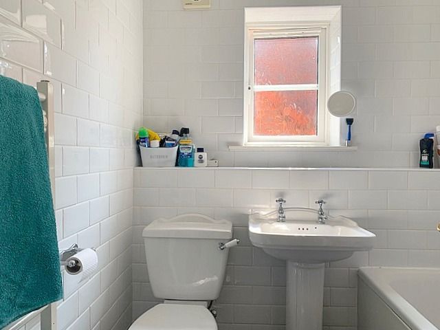 3 bedroom detached house SSTC in Newton Aycliffe - Family Bathroom.