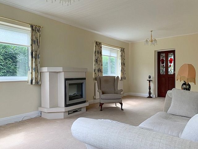3 bedroom detached bungalow For Sale in Bishop Auckland - Lounge.