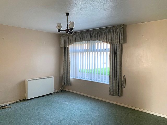 3 bedroom semi-detached house Sale Agreed in Shildon - Lounge.