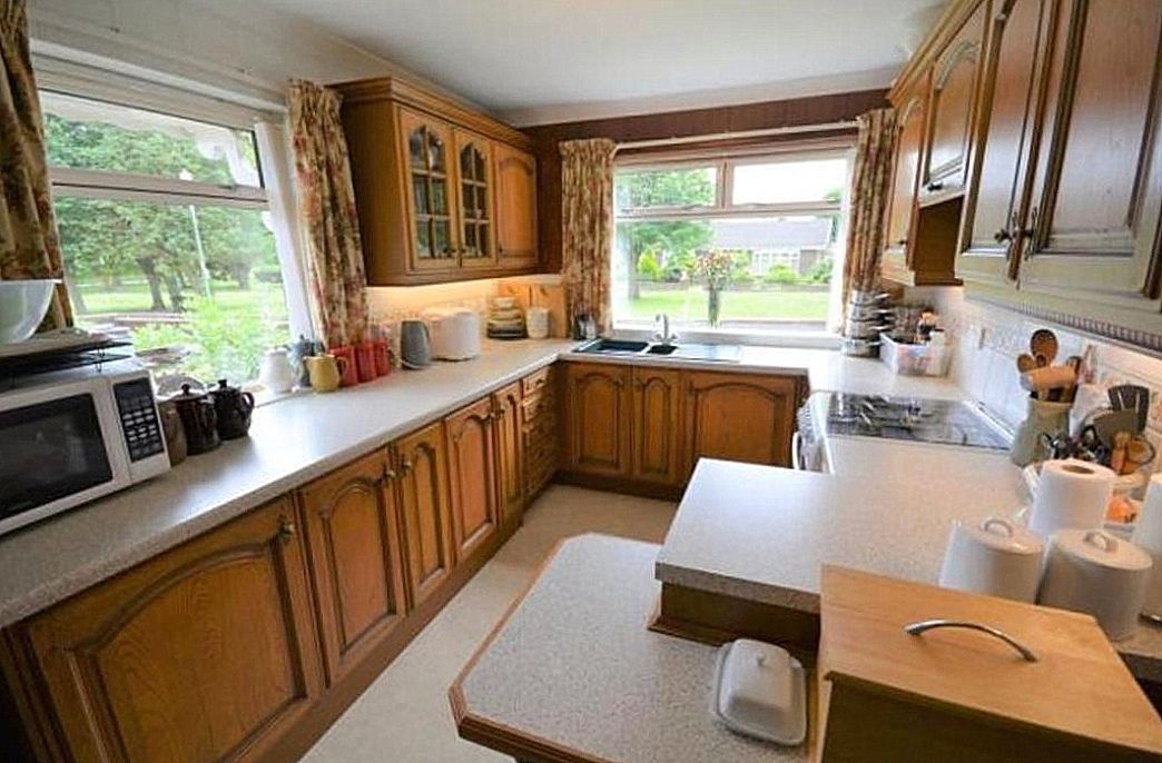 3 bedroom detached bungalow For Sale in Shildon - Photograph 4.