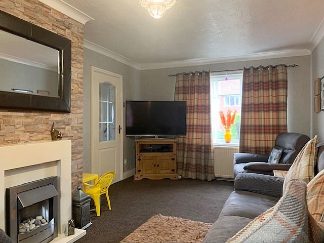 3 bedroom semi-detached house Sale Agreed in Crook - Lounge.