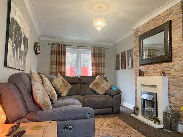 3 bedroom semi-detached house Sale Agreed in Crook - Lounge.