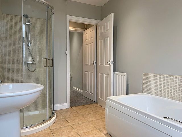 3 bedroom mid terraced house For Sale in Bishop Auckland - Bathroom.