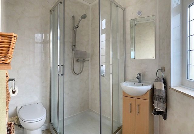 4 bedroom semi-detached house Sale Agreed in Bishop Auckland - En-Suite.