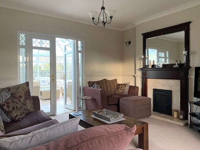 4 bedroom semi-detached house Sale Agreed in Bishop Auckland - Lounge.