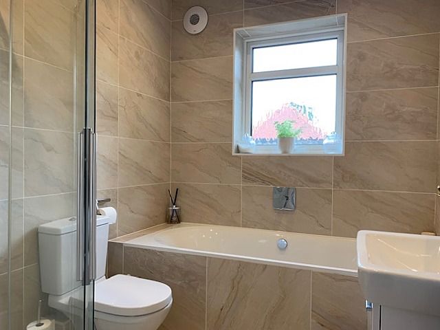 4 bedroom semi-detached house Sale Agreed in Bishop Auckland - Family Bathroom.
