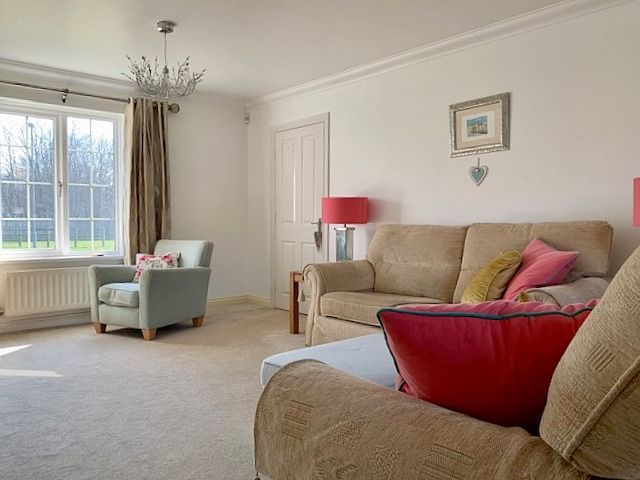 4 bedroom detached house Sale Agreed in Spennymoor - Lounge.
