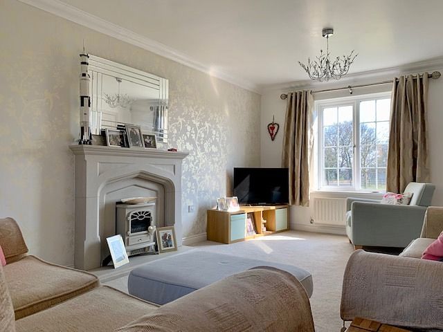 4 bedroom detached house Sale Agreed in Spennymoor - Lounge.