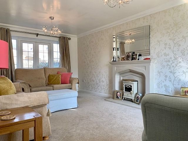 4 bedroom detached house Sale Agreed in Spennymoor - Lounge.