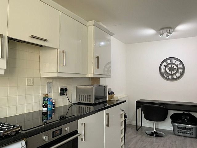 3 bedroom town house SSTC in Bishop Auckland - Photograph 8.