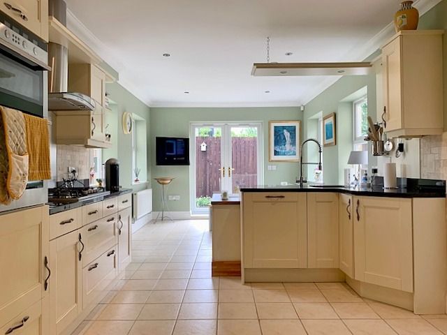 5 bedroom detached house Sale Agreed in Castleside, Consett - Breakfasting Kitchen.