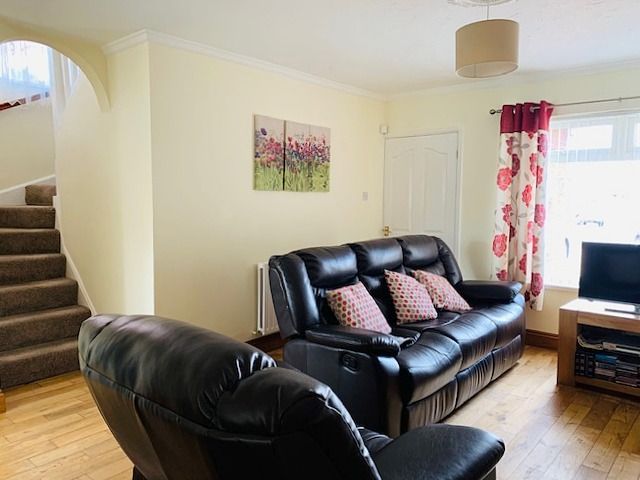 3 bedroom detached house Sold in Bishop Auckland - Lounge.