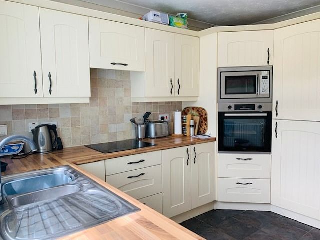 3 bedroom detached house Sold in Bishop Auckland - Fitted Kitchen.