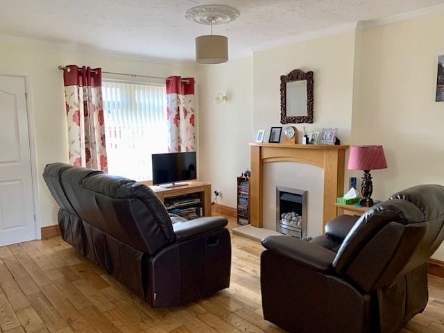 3 bedroom detached house Sold in Bishop Auckland - Lounge.