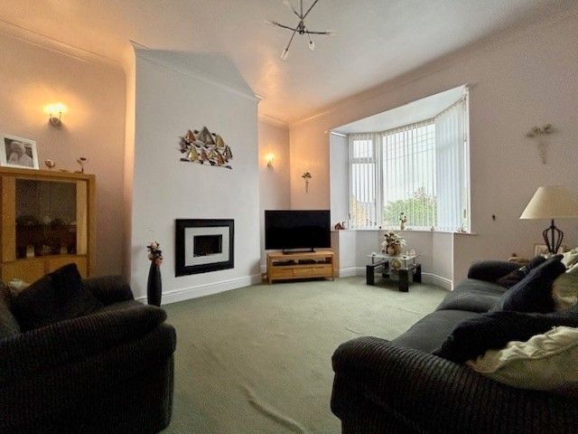 4 bedroom end terraced house For Sale in Evenwood - Lounge.