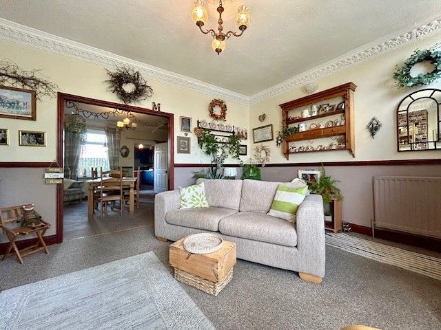 2 bedroom mid terraced house For Sale in Bishop Auckland - Lounge.