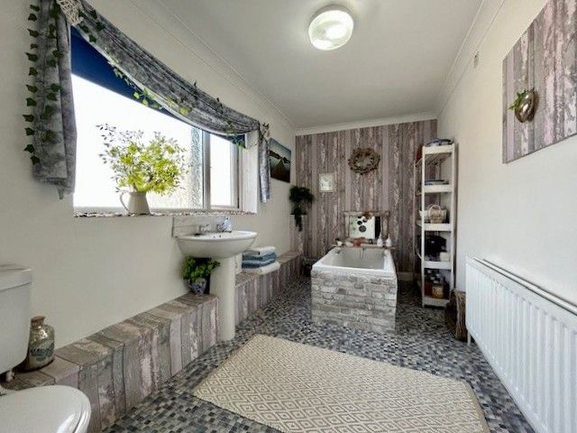 2 bedroom mid terraced house For Sale in Bishop Auckland - Bathroom.