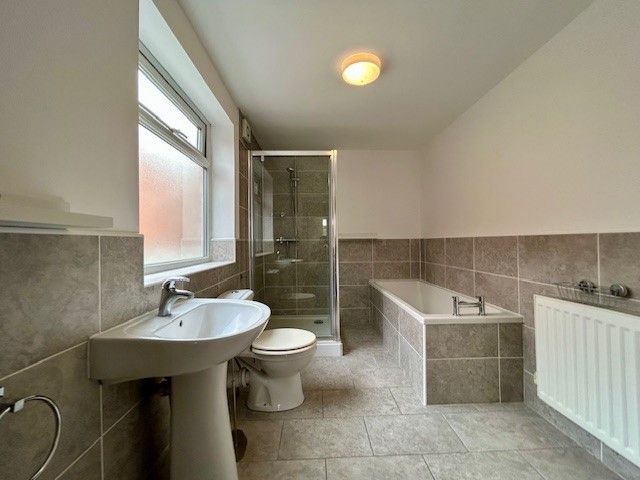 3 bedroom mid terraced house For Sale in Crook - Bathroom.