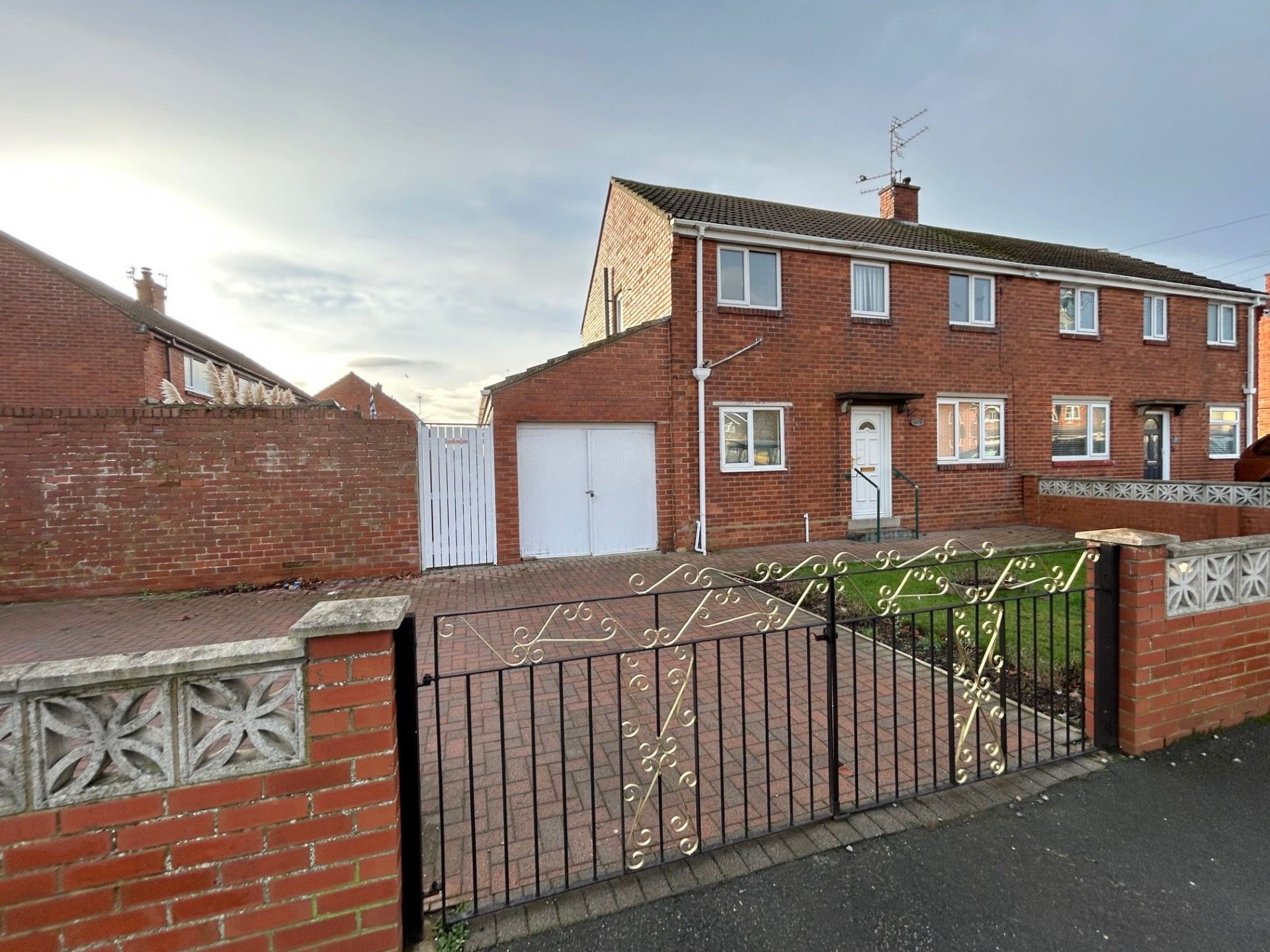 3 bedroom end terraced house For Sale in Bishop Auckland - Property photograph.