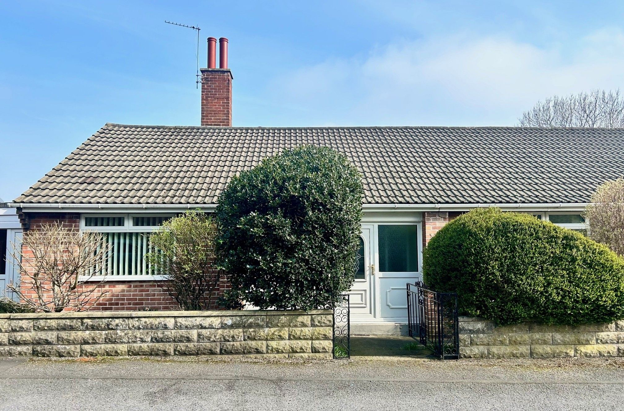 2 bedroom semi-detached bungalow For Sale in Bishop Auckland - Property photograph.