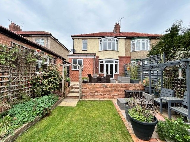 3 bedroom semi-detached house For Sale in Bishop Auckland - Property photograph.