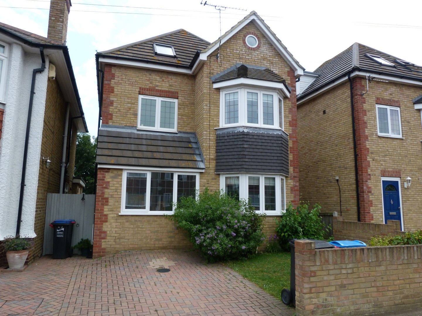 4 bedroom detached house For Sale in Broadstairs - Photograph 1