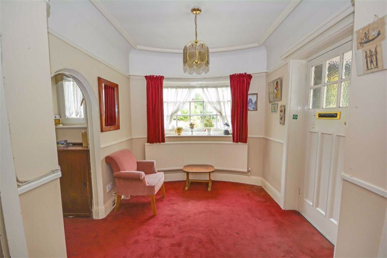 4 bedroom detached house For Sale in Broadstairs - Photograph 3