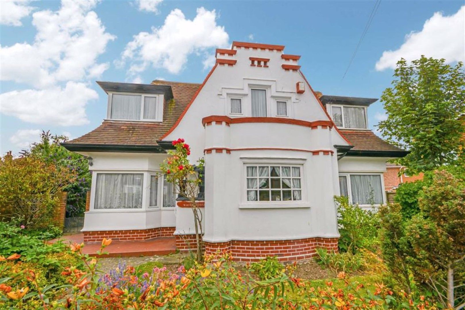 4 bedroom detached house For Sale in Broadstairs - Photograph 1