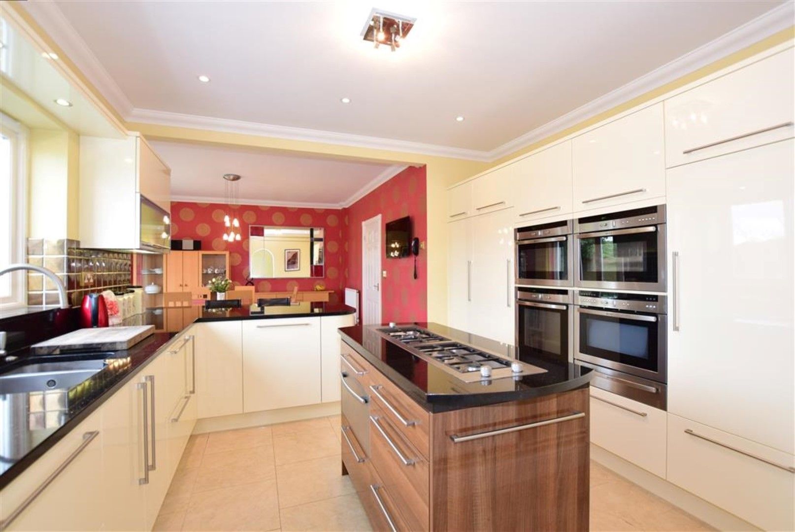 5 bedroom detached house SSTC in Broadstairs - Photograph 6