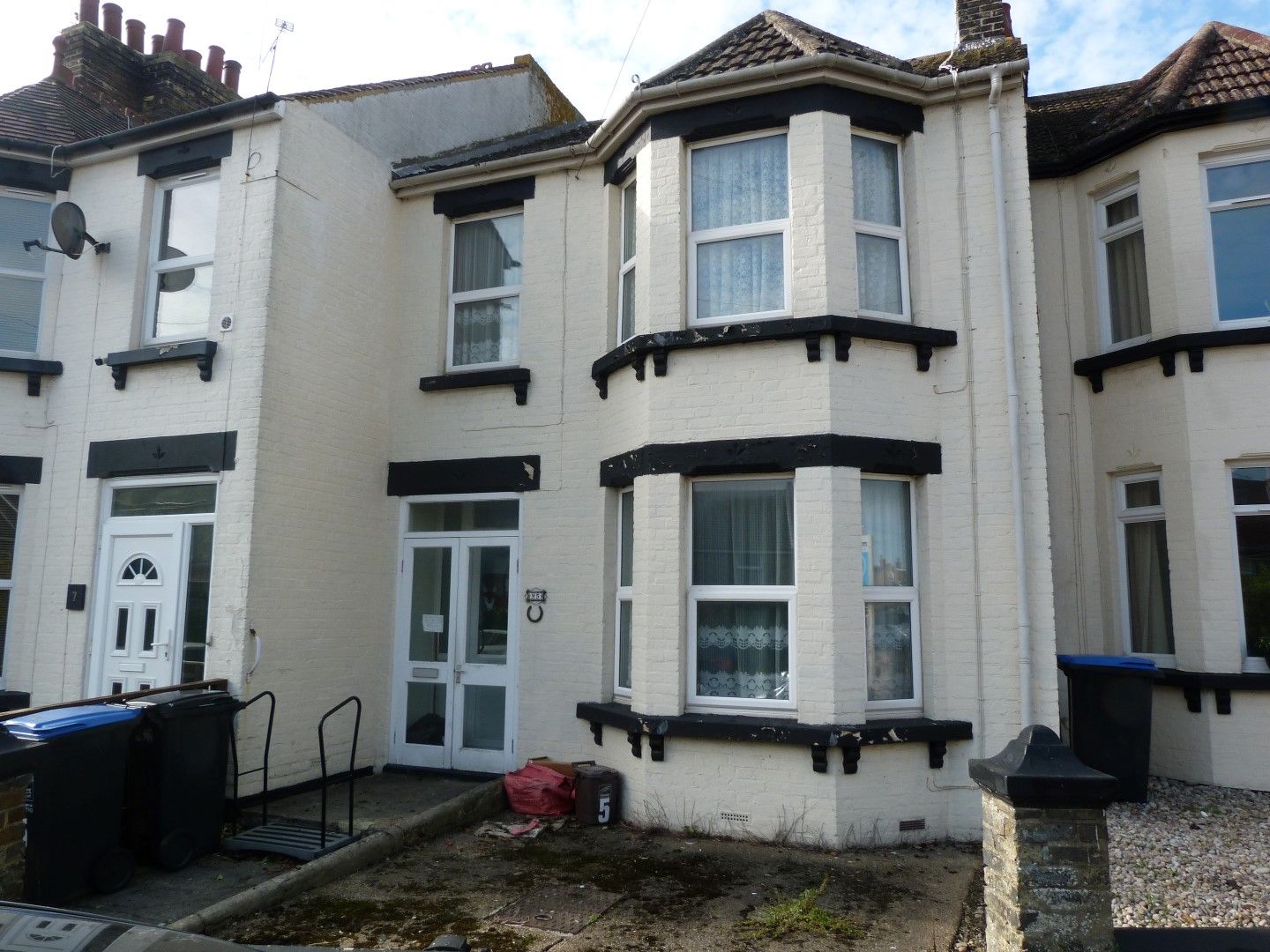 St. Road, Broadstairs, CT10 3 bedroom mid terraced house SSTC