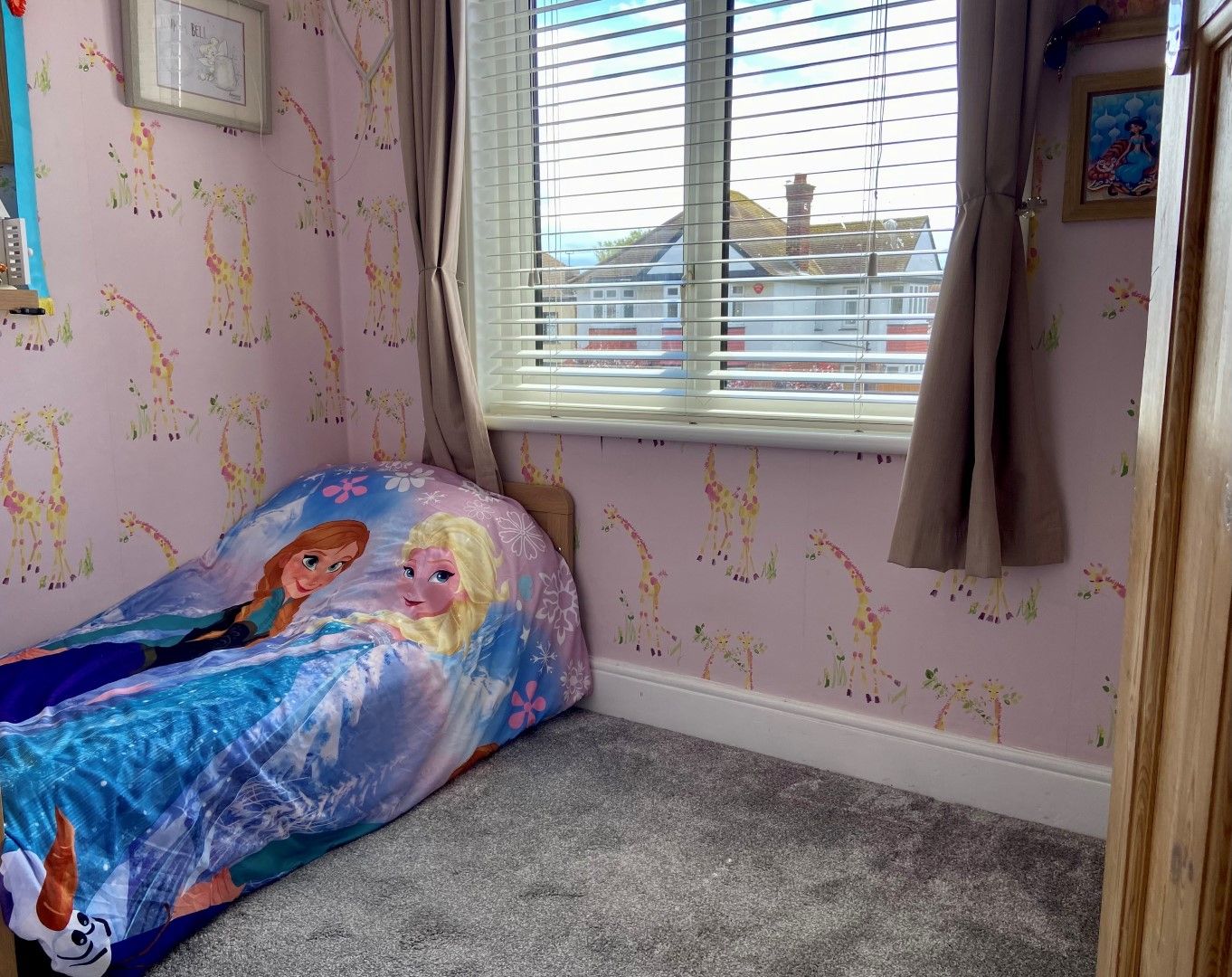 4 bedroom semi-detached house For Sale in Margate - Photograph 12