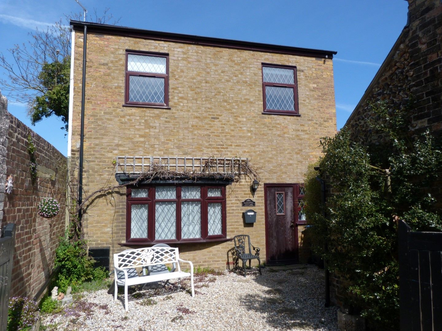 3 bedroom detached house For Sale in Broadstairs - Photograph 1