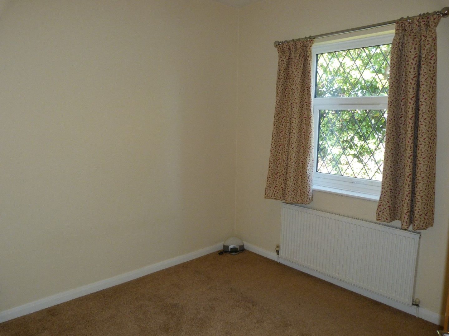 3 bedroom detached house For Sale in Broadstairs - Photograph 5