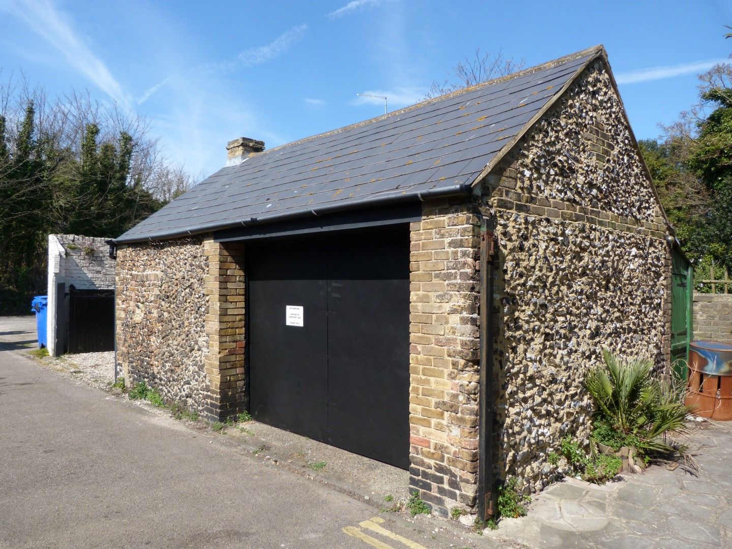 3 bedroom detached house For Sale in Broadstairs - Photograph 10
