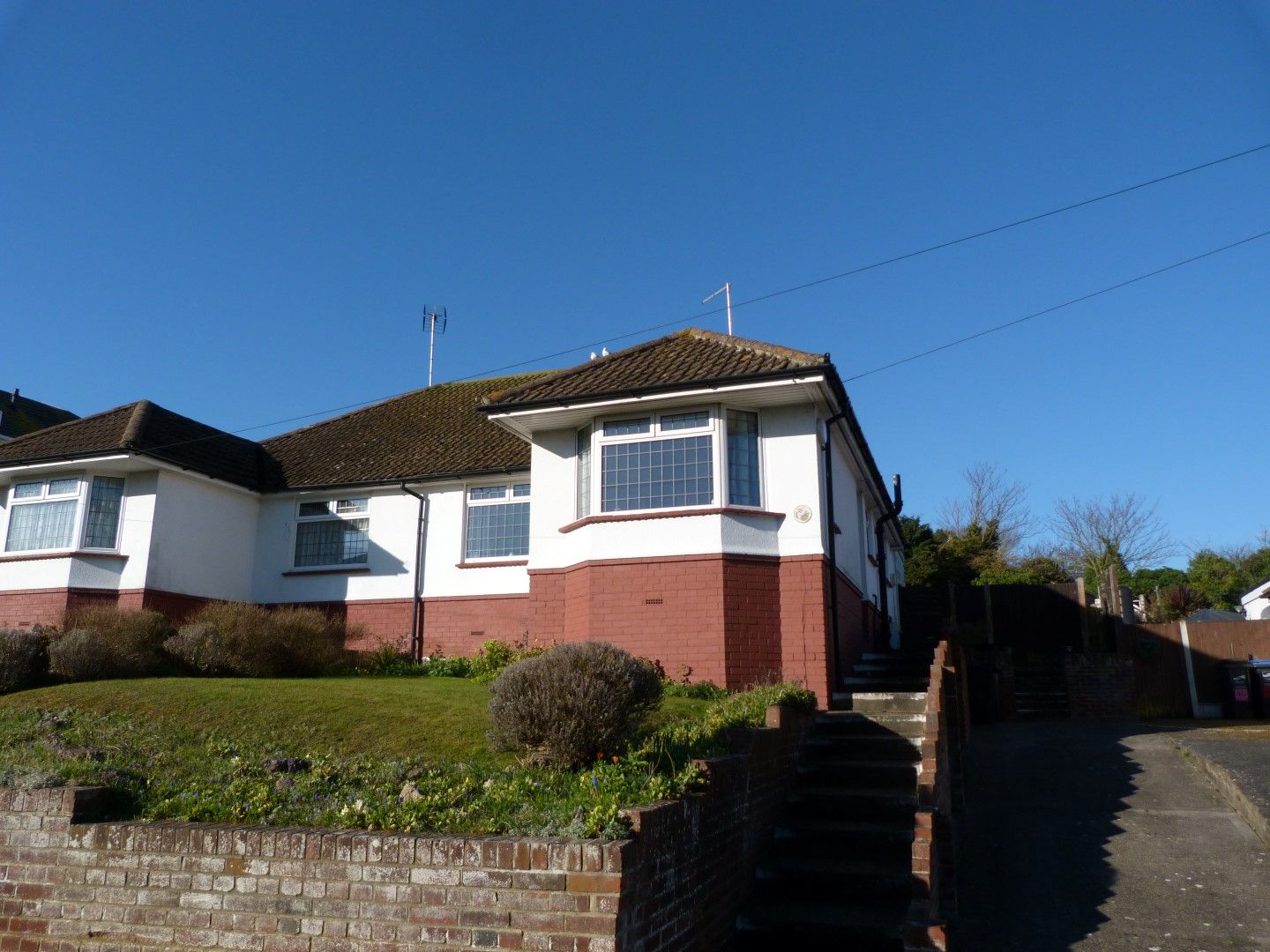2 bedroom semi-detached bungalow For Sale in Broadstairs - Photograph 1