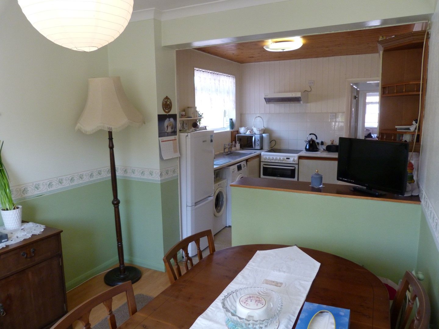 2 bedroom semi-detached bungalow For Sale in Broadstairs - Photograph 3