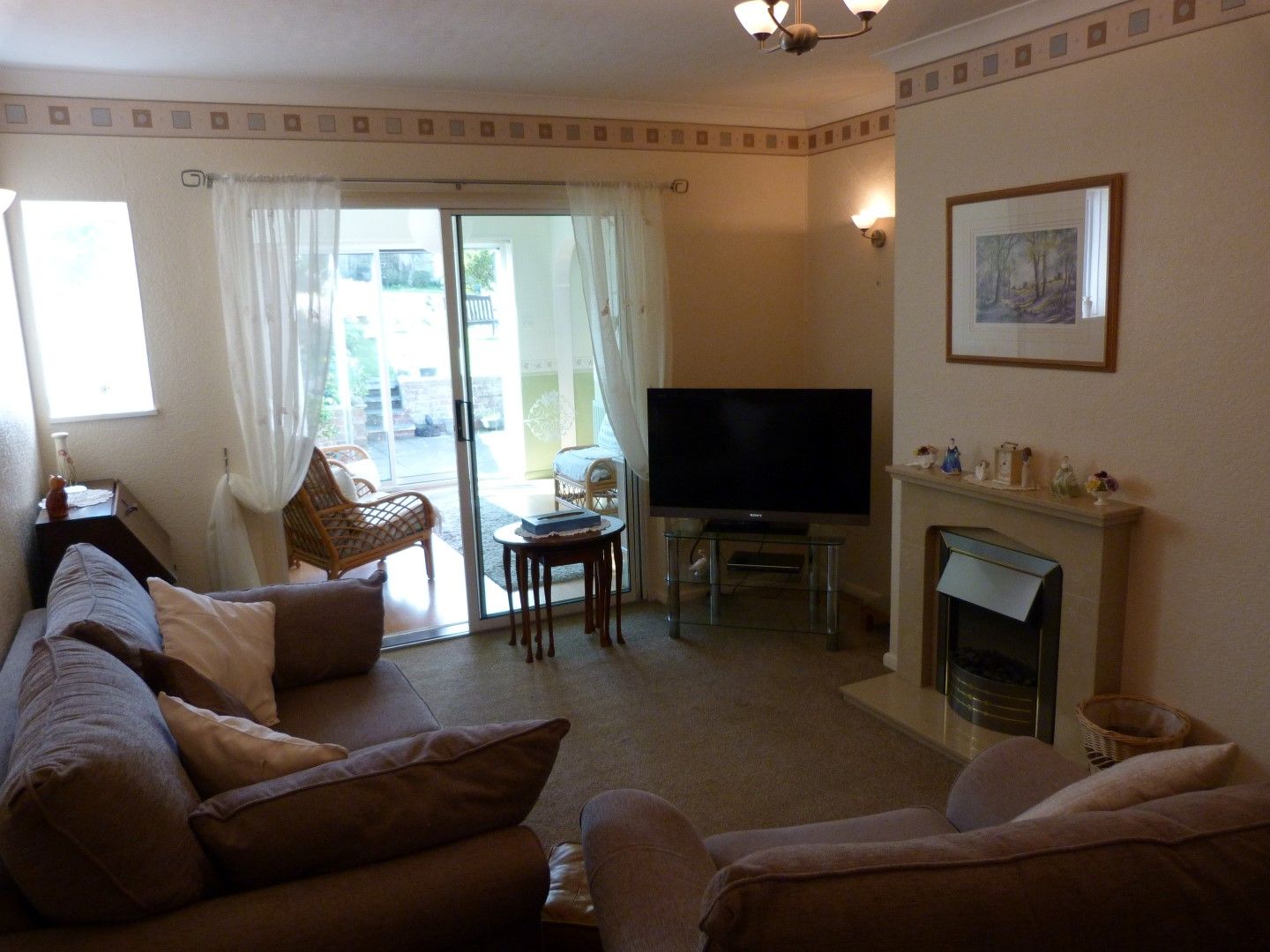 2 bedroom semi-detached bungalow For Sale in Broadstairs - Photograph 2