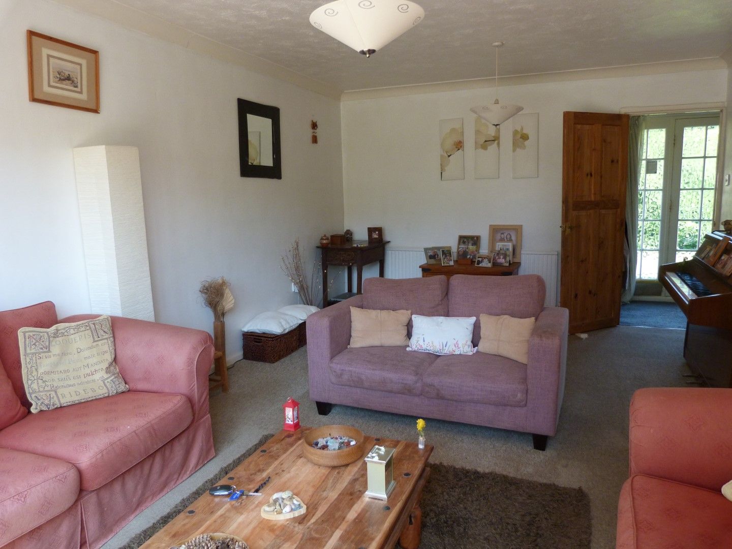 4 bedroom detached house For Sale in Broadstairs - Photograph 2