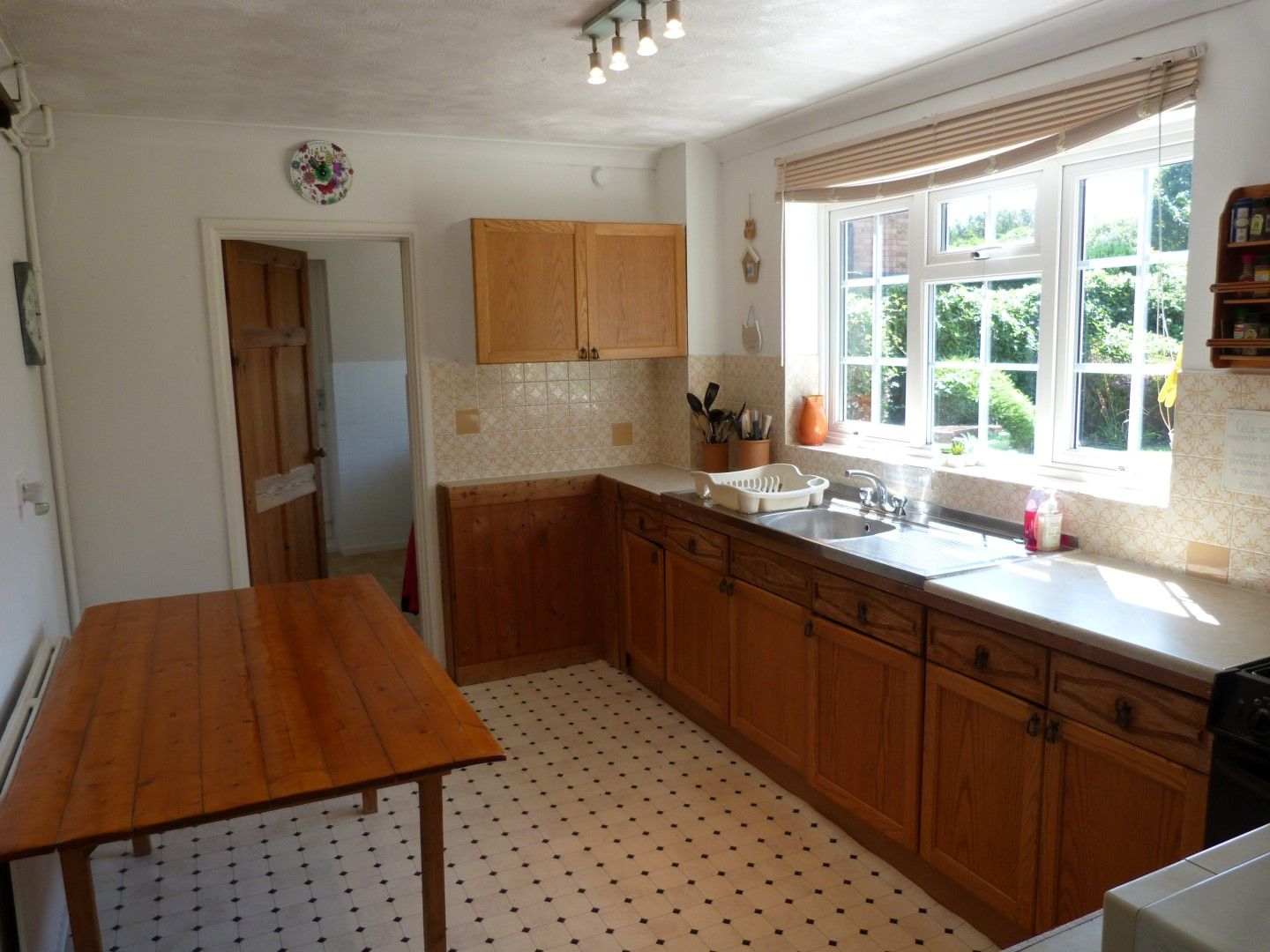 4 bedroom detached house For Sale in Broadstairs - Photograph 5