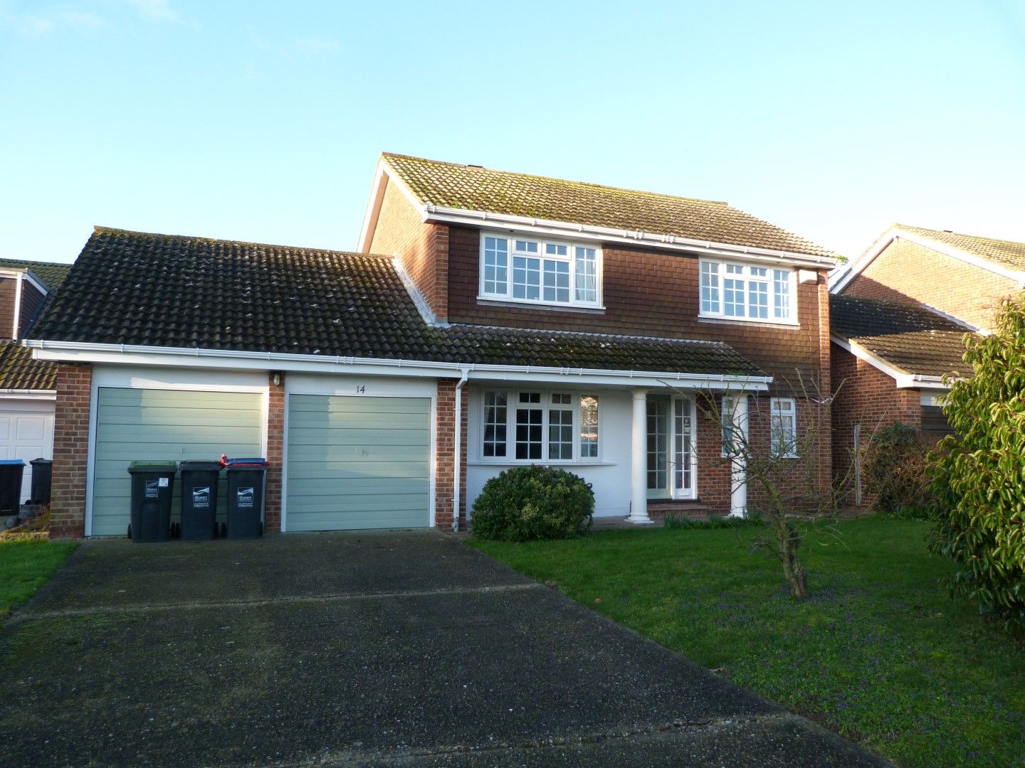 4 bedroom detached house For Sale in Broadstairs - Photograph 1