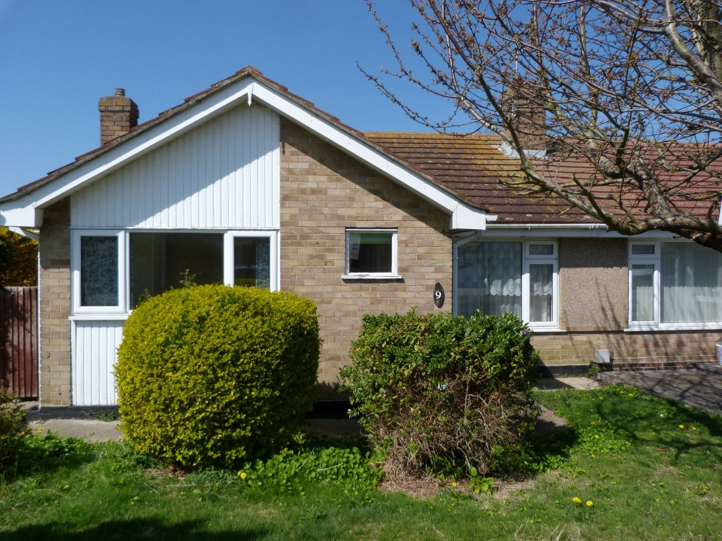 2 bedroom semi-detached bungalow For Sale in Broadstairs - Property photograph