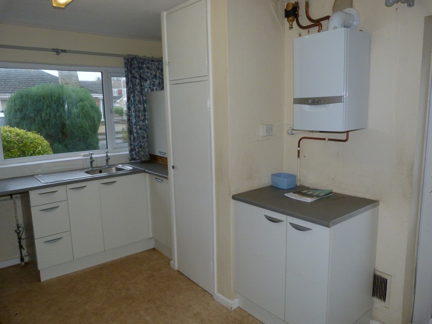 2 bedroom semi-detached bungalow For Sale in Broadstairs - Property photograph