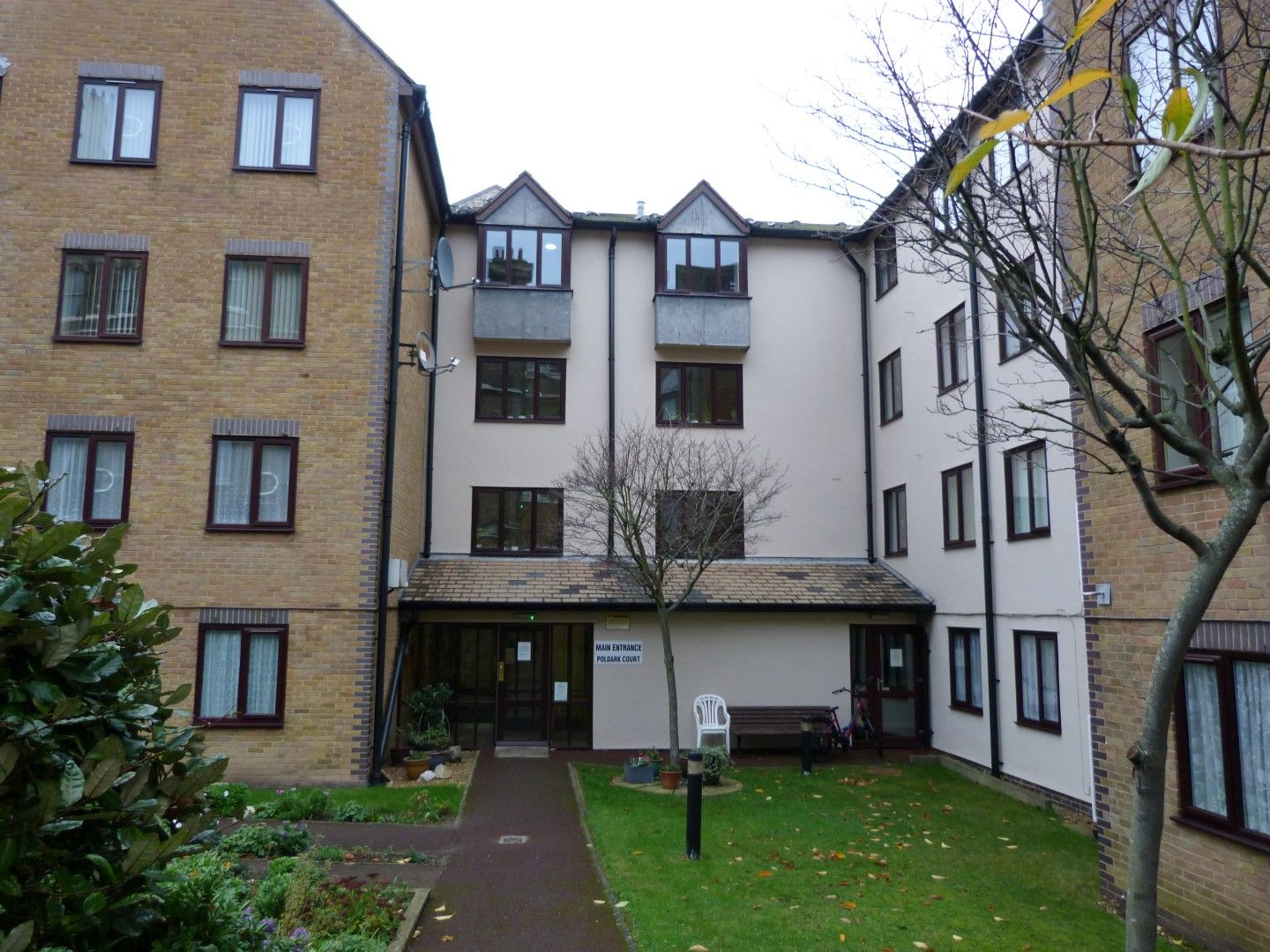 2 bedroom flat flat/apartment For Sale in Ramsgate - Photograph 2